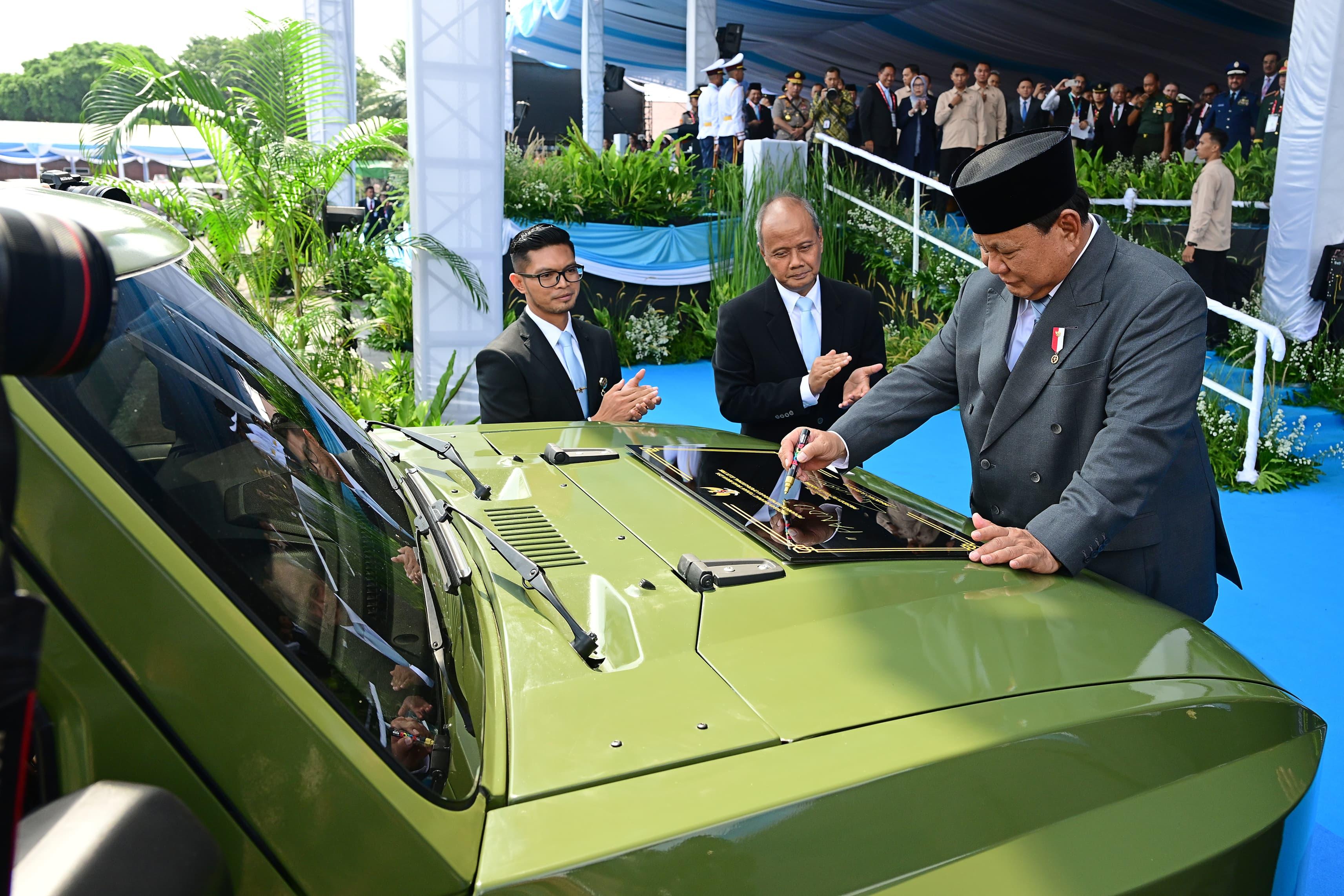 Presiden Prabowo Luncurkan 'Pandu': Kendaraan Taktis Listrik Karya Anak Bangsa dari Pindad